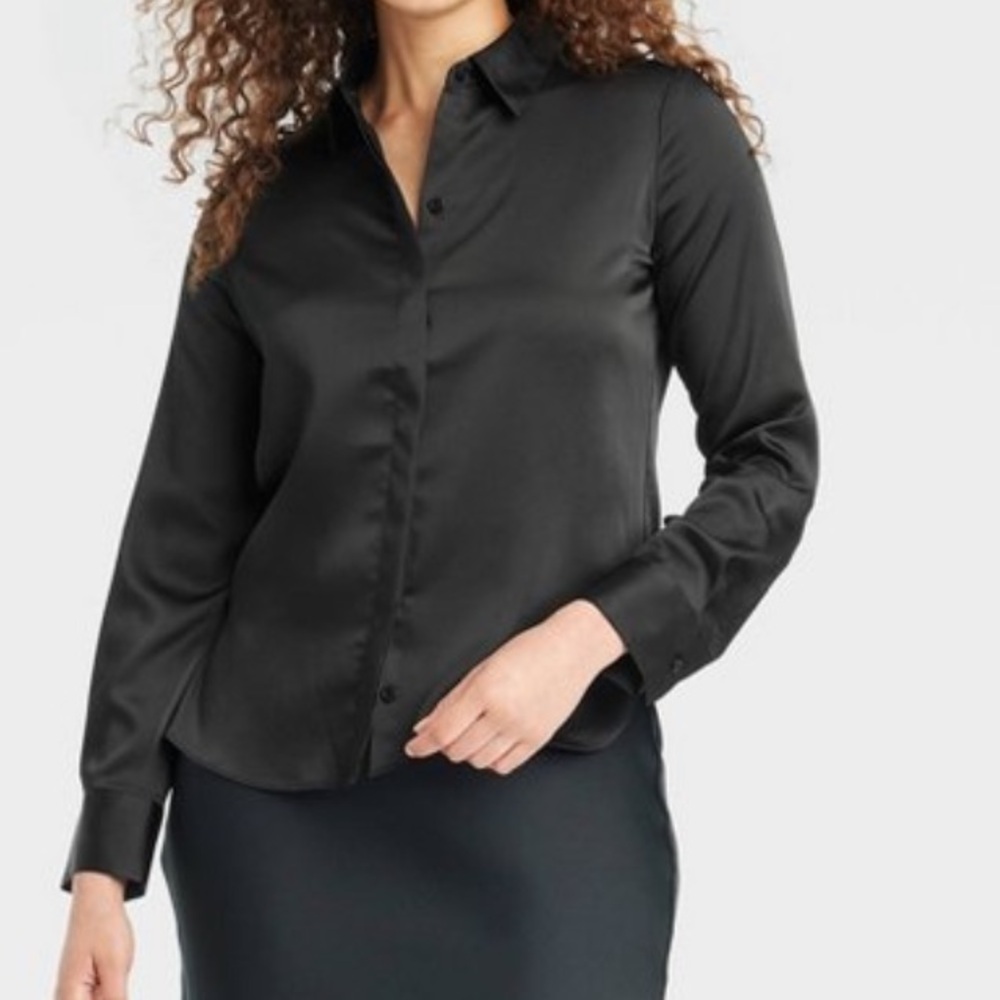 NWOT!   Women’s  Long Sleeve Bottom Down Shirt.  Black.  S